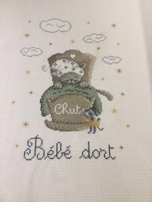 Fiche broderie "bébé dort"