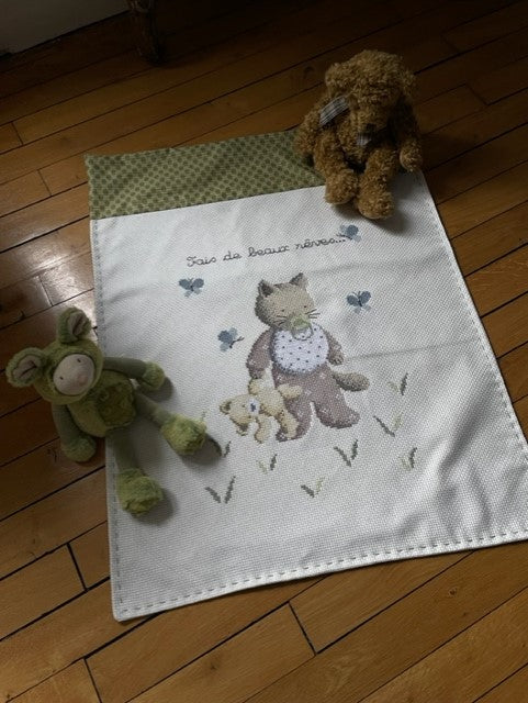 Fiche broderie "Chaton avec son nounours"